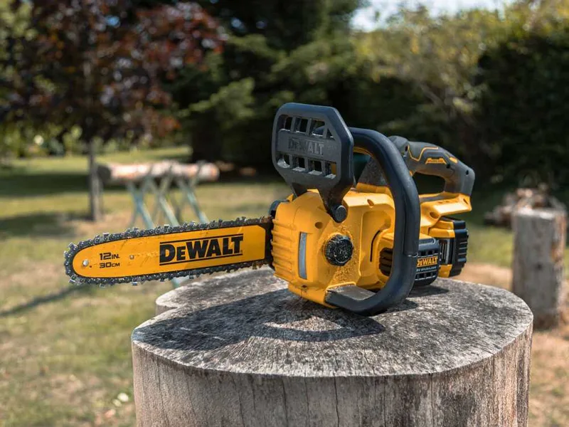 DeWalt DCMCS565N-XJ - Tronçonneuse à batterie compacte - 18 V - Guide de 30 cm