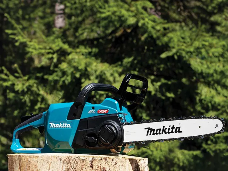 Makita XGT UC022G - Tronçonneuse à batterie - Coupe de 35 cm - 40 V/5 Ah