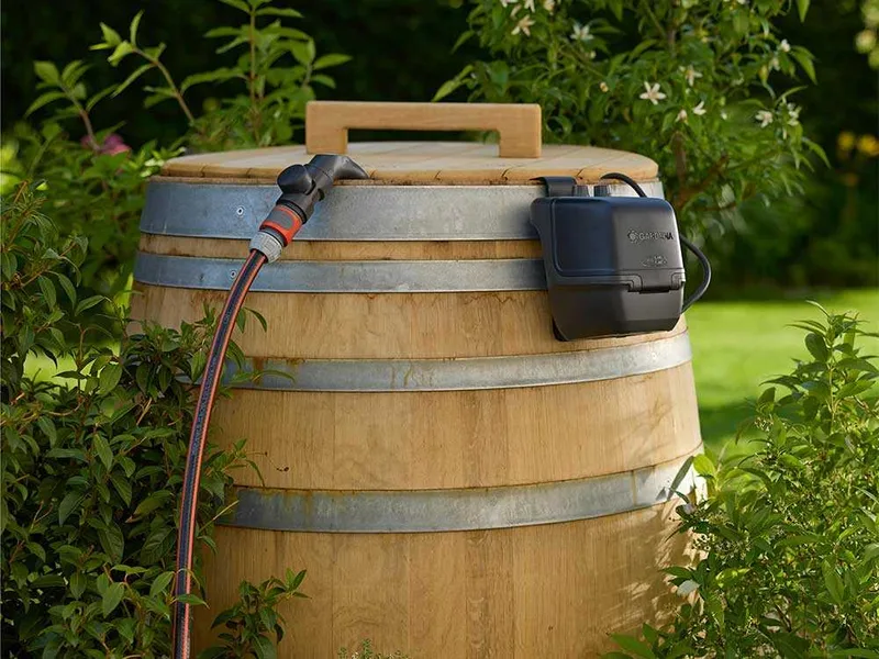 Gardena 2400 Comfort Automatic 18V P4A - Pompe immergée à batterie pour eaux claires - 18V/2,5Ah