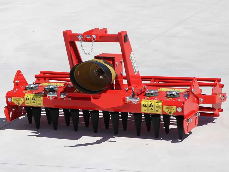 Herse rotative ultra-légère RO 136 - largeur de travail 136 cm - 16 lames Série ultra-légère - Prise de force anti-horaire (Rotation vers la gauche)