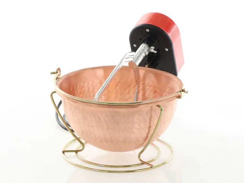 Chaudron électrique en cuivre martelé pour polenta NuovaFac Cuoca Automatica base ronde 3L - 5W