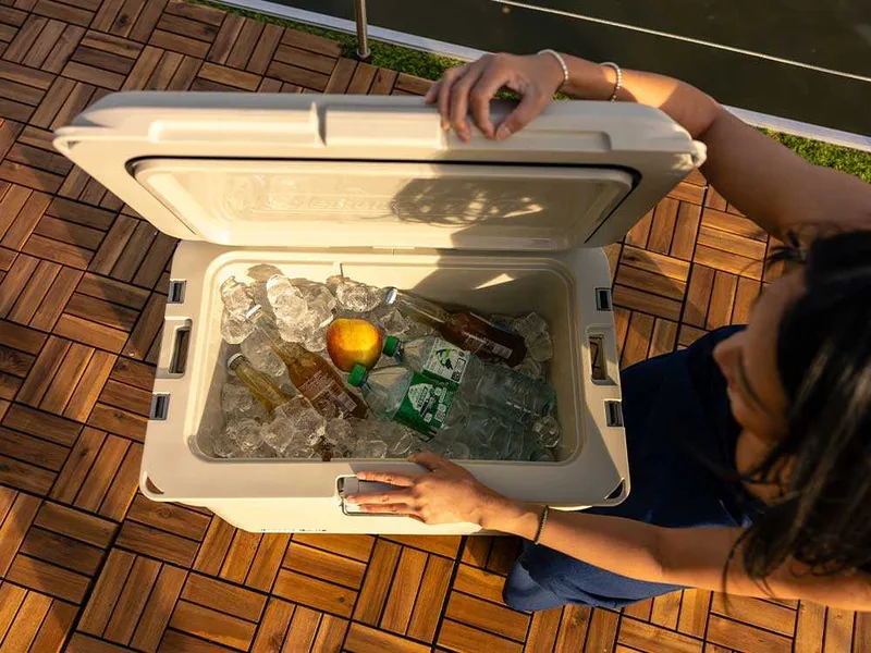 Coleman Pro 45QT - Réfrigérateur portable avec poignées intégrées