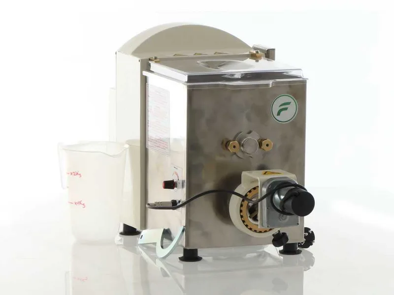 Fama Media avec coupe-pâtes - Machine à pâtes professionnelle 2 en 1 - Pétrissage et extrusion