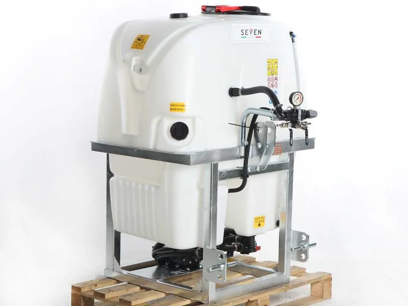 Seven Italy 400L - Cuve de pulvérisation compacte pour tracteur - Pompe APS71
