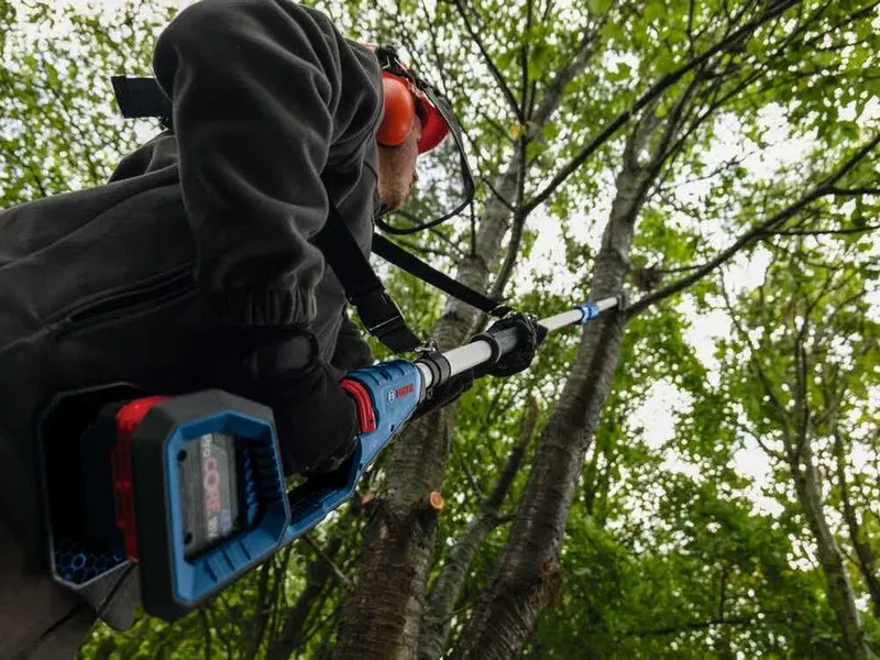 Bosch Professional gke 18V-25T - Élagueuse électrique à batterie sur perche télescopique - 18 V - sans batteries ni chargeur