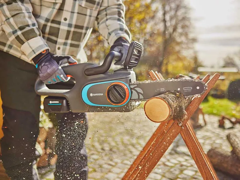 Gardena PowerSaw 250/18V - Tronçonneuse à batterie - Guide de 25 cm