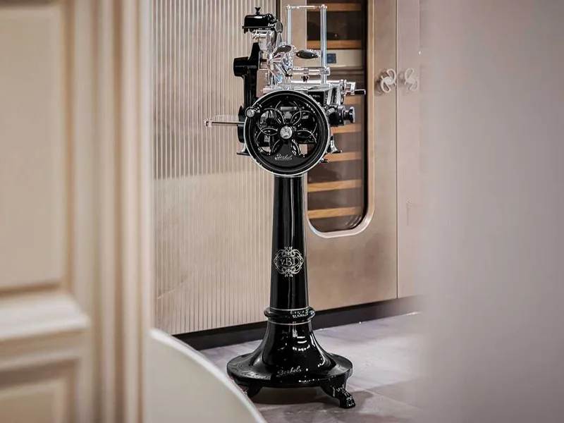 Berkel B2 Noir - Trancheuse à volant avec piédestal - Lame en acier chromé de 265 mm
