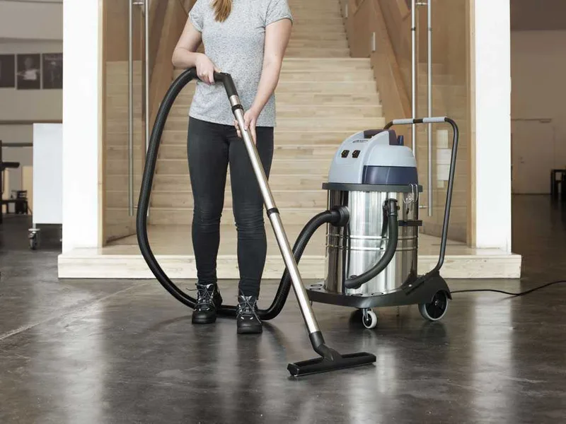 Nilfisk VL100-75 EU GO - Aspirateur professionnel - Bidon en acier inox de 75 L - 2000W