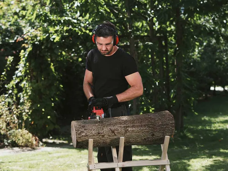Skil 0534CA - Tronçonneuse à batterie 20V/2.5Ah - Lame de 30 cm