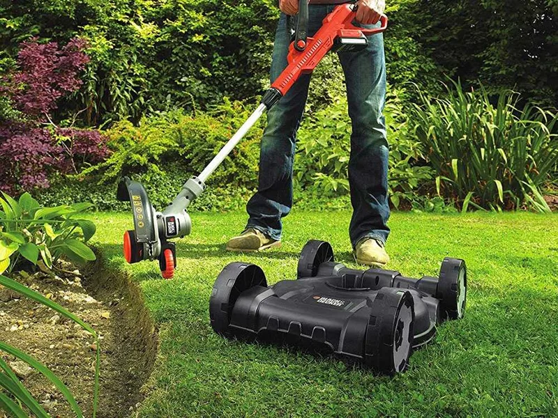 Black & Decker STC1820CM-QW - Coupe-bordure 18V 2Ah + une batterie 18V 2Ah
