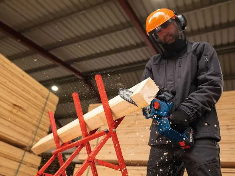 Bosch Professional GKE 18V‑20 - Élagueuse manuelle à batterie - 18 V 12 Ah