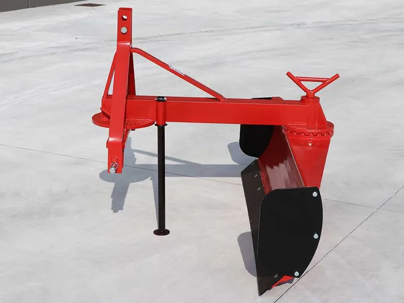 Lame niveleuse pour tracteur LLM160 - Série Médium - Lame et pivot d'attelage et rotatifs