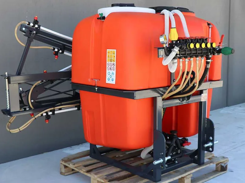 Dal Degan manda extra 600L - Pulvérisateur pour désherbage sur tracteur - Rampe désherbage 12 m - Pompe bp 125K