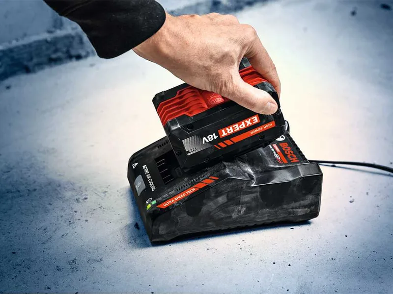 Kit de démarrage Bosch pour gamme Blue Professional - 2 batteries 18 V/15 Ah + Chargeur rapide