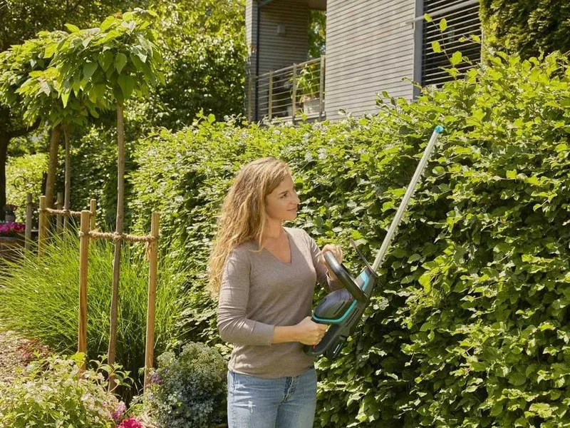 Gardena ComfortCut P4A 50/18V - Taille-haie à batterie au lithium 18V/2Ah - Lame de 50 cm