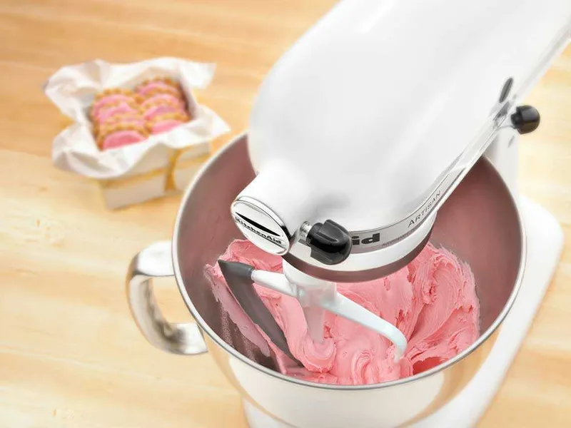 KitchenAid 5KFE5T - Fouet plat avec bord en silicone blanc