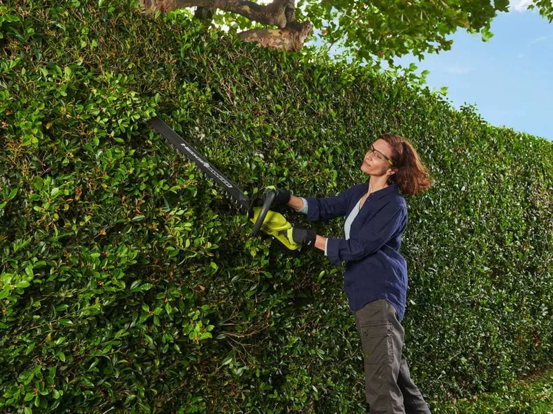RYOBI RY36HT60A-140 - taille-haie à batterie - 36 V 4 Ah - à lames de 60 cm
