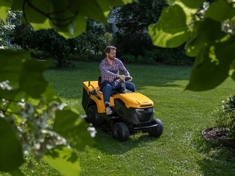 Stiga Estate 384e - Kit Tracteur tondeuse avec 1 module de batterie ePower Pro de 56V/40Ah - Bac de ramassage et mulching
