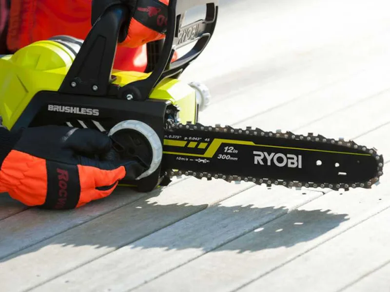 RYOBI RCS18X30-50F - Tronçonneuse à batterie 18 V 5 Ah - Guide 30 cm