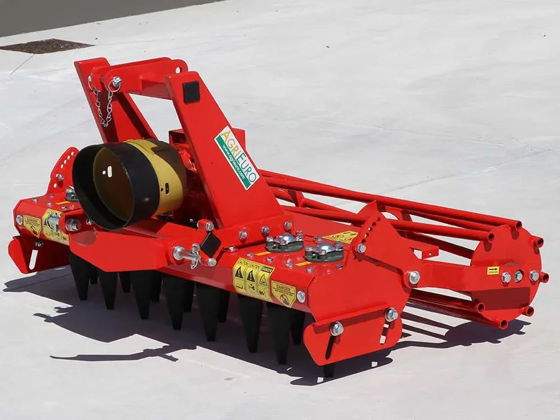 Herse rotative ultra-légère RO 136 - largeur de travail 136 cm - 16 lames Série ultra-légère - Prise de force anti-horaire (Rotation vers la gauche)