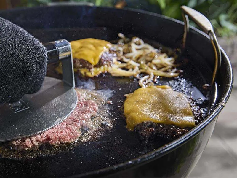 Presse à smashed burgers pour plancha Weber