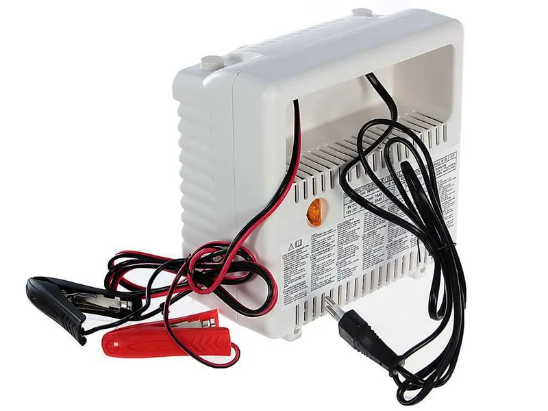 Telwin Touring 15 - Chargeur de batterie - batteries de 12 et 24 V - signalisation LED de la charge