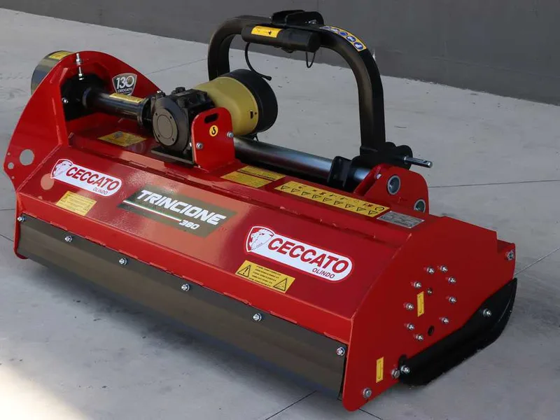 Broyeur de série medium-lourde à tracteur Ceccato Trincione 380 - T1800M avec déport manuel