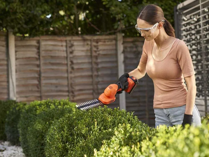 Black & Decker B&DBCSS18D1W - Cisaille à gazon à batterie - Sculpte-haie - sans batterie sans chargeur