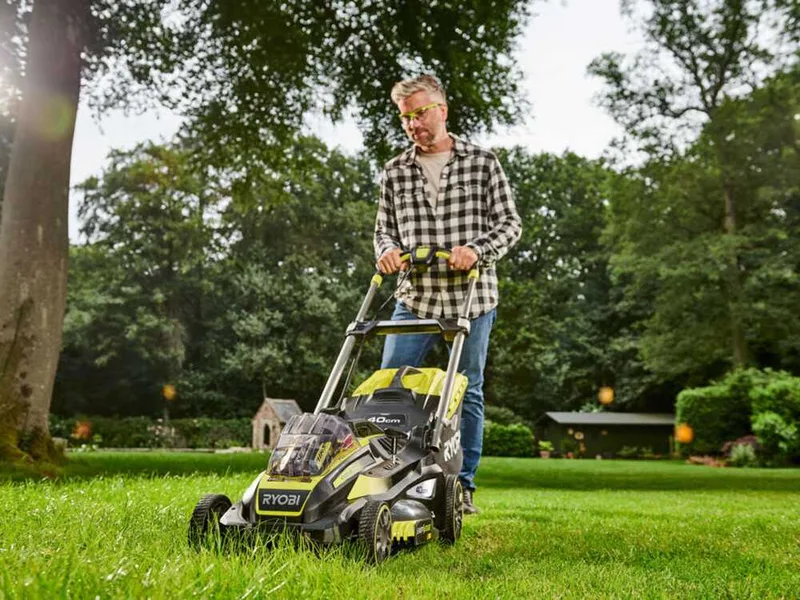 Tondeuse à batterie ryobi RLM36X41H50G - MAX power 36V - 5Ah - bac de 45 L - coupe de 40 cm