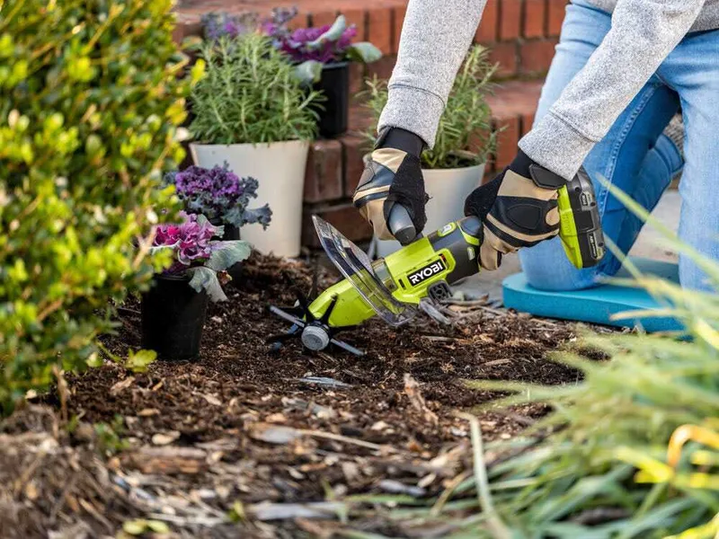 Ryobi RY18HCA-0 - Motobineuse à batterie - 18V - sans batterie et sans chargeur