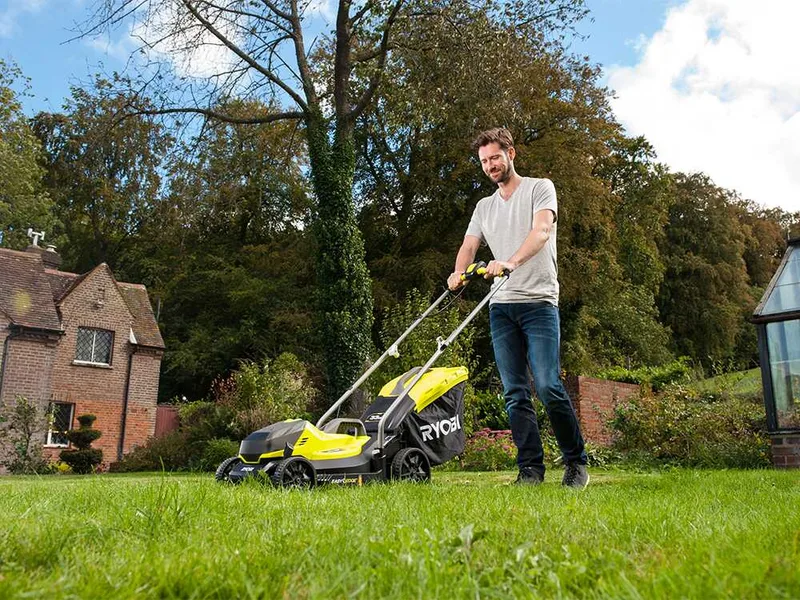Ryobi OLM1833B - Tondeuse à gazon à batterie 18 V/4 Ah - Largeur de coupe 33 cm