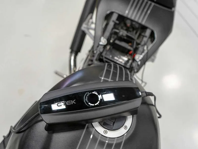 Ctek cs-one - Chargeur de batterie/mainteneur de charge adaptatif - Recharge adaptative