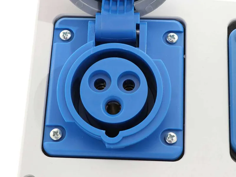 Adaptateur multiprises pour générateurs monophasé pour alimentation de matériels à absorption élevée (jusqu'à 7.2KW)