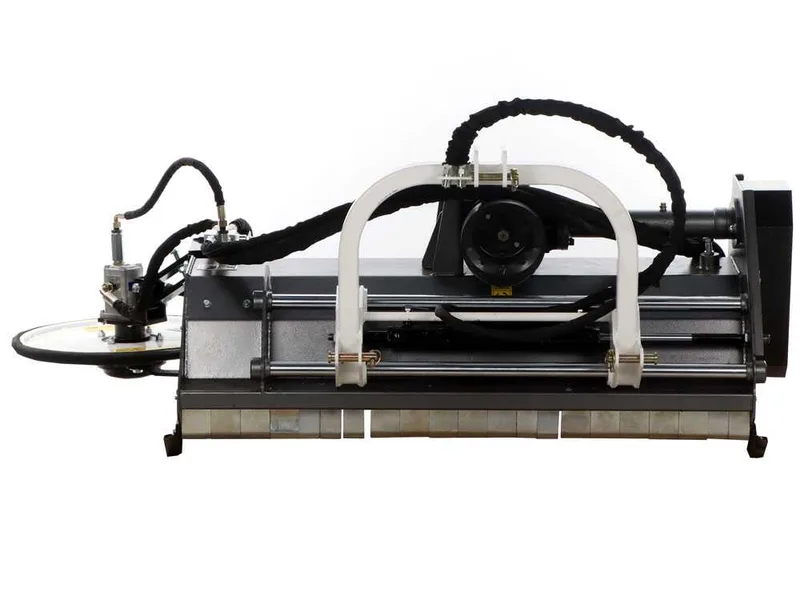 BlackStone BM-CD 120 - Broyeur sur tracteur - Disque interfilaire - Série Médium - Déport hydraulique