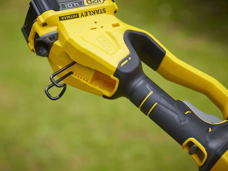 Perche élagueuse télescopique réglable stanley fatmax V20 - Batterie 18V 4AH