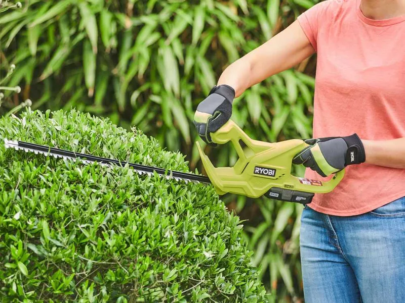RYOBI RY18HT40A-0 - Taille-haie à batterie 36 V - Lame de 40 cm