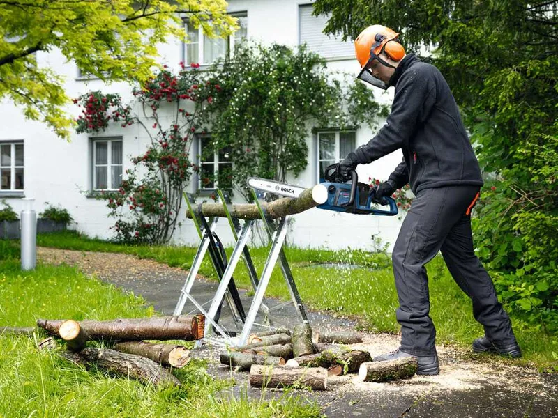 Bosch Professional BITURBO GKE 18V-40 - Tronçonneuse à batterie - 18 V 5,5 Ah - Guide de 40 cm