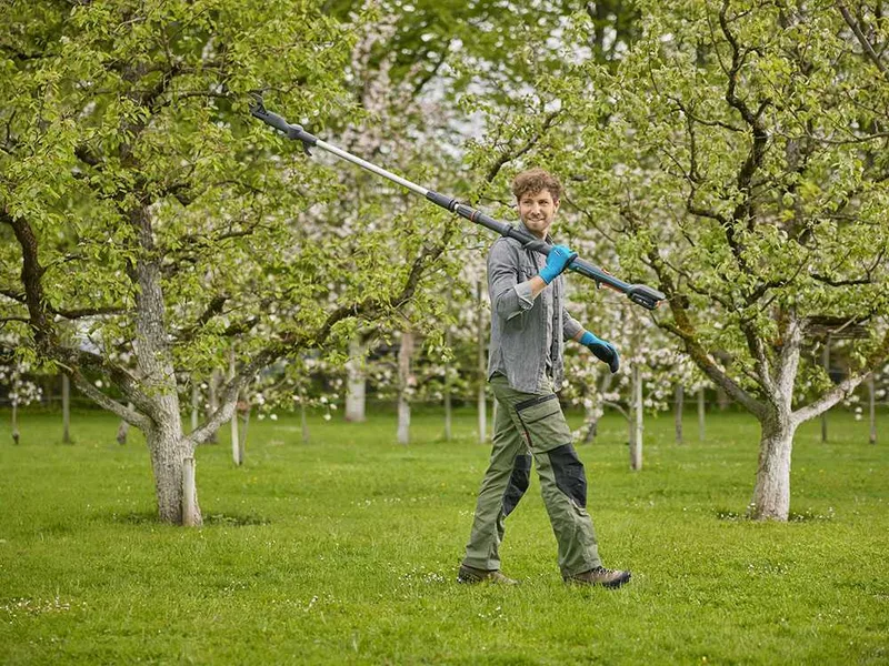 Gardena HighCut 360/18V Solo - Sécateur électrique de taille avec perche - Diamètre de coupe 28 mm