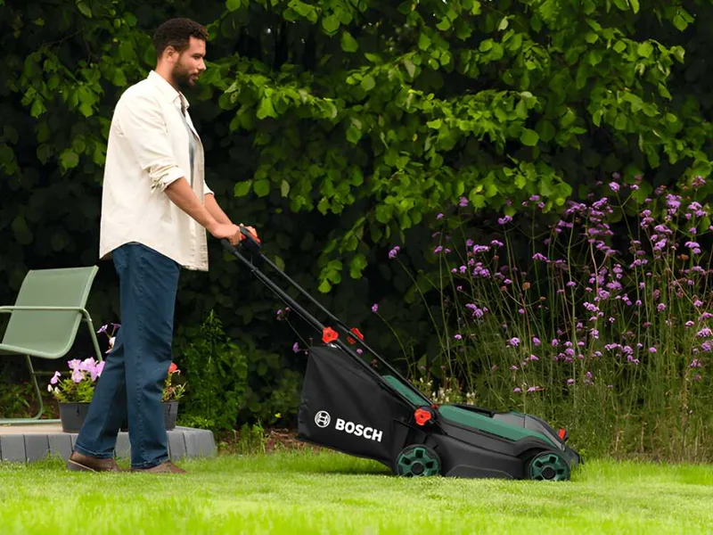 Bosch Rotak18V2-38 - Tondeuse à gazon à batterie 36V - 3X18 V/4 Ah - Largeur de coupe 38 cm