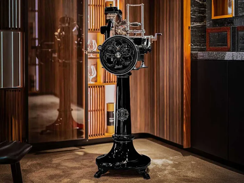 Berkel B2 Noir - Trancheuse à volant avec piédestal - Lame en acier chromé de 265 mm