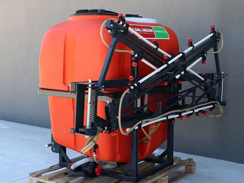 Dal Degan manda extra 600L - Pulvérisateur pour désherbage sur tracteur - Rampe désherbage 12 m - Pompe bp 125K
