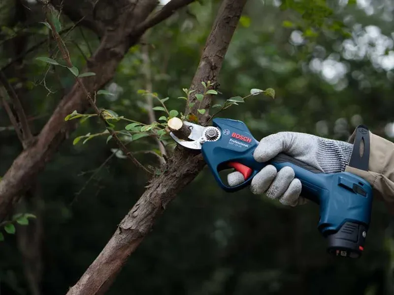 Bosch Professional GGP 12V‑25 - Sécateur électrique de taille - Diamètre de coupe 25 mm
