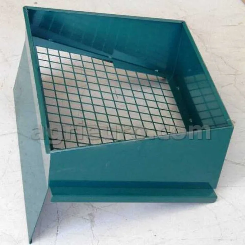 Grille de "préfiltrage" munies de parois latérales de blocage