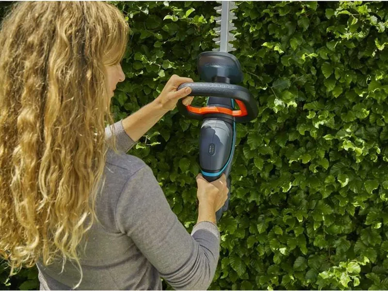 Gardena ComfortCut P4A 60/18V - Taille-haie à batterie lithium 18V/2,5 Ah - Lame 60 cm