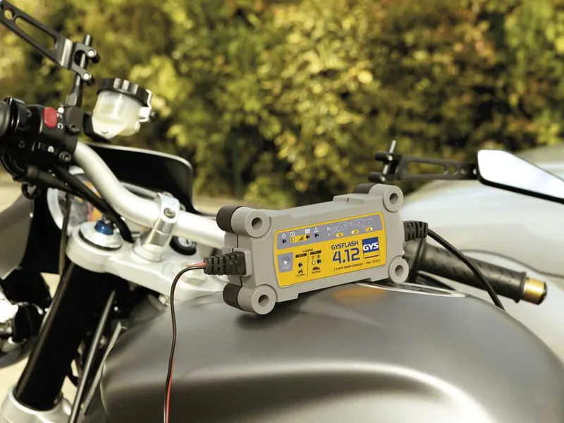 GYS Flash 4.12 - Chargeur et mainteneur de charge automatique - Batteries 12 V de 1,2 à 90 Ah