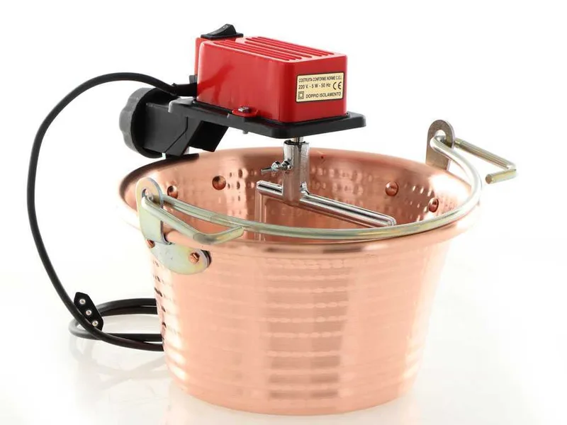 Chaudron électrique à induction en cuivre martelé pour polenta NuovaFac Cuoca Automatica base plate 4L - 5W
