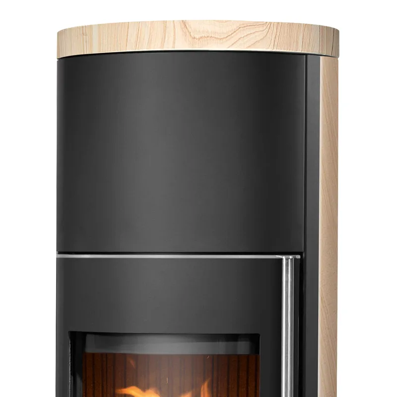 Justus Faro W+ 2.0 Poêle à bois en acier noir avec revêtement en pierre de sable.