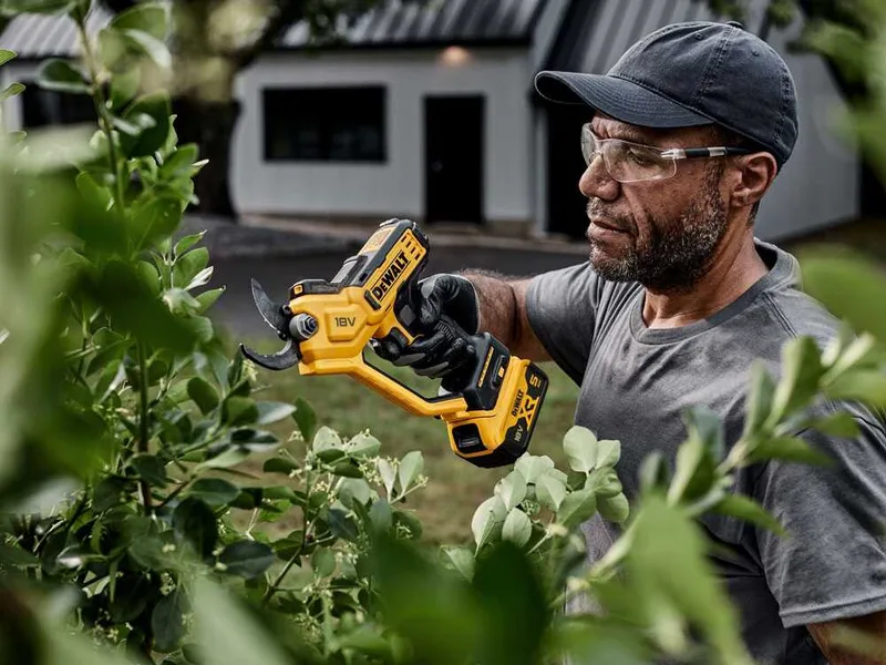 DeWalt DCMPP568P1-QW - Sécateur électrique de taille - 18V 2 Ah - Diamètre de coupe 38 mm