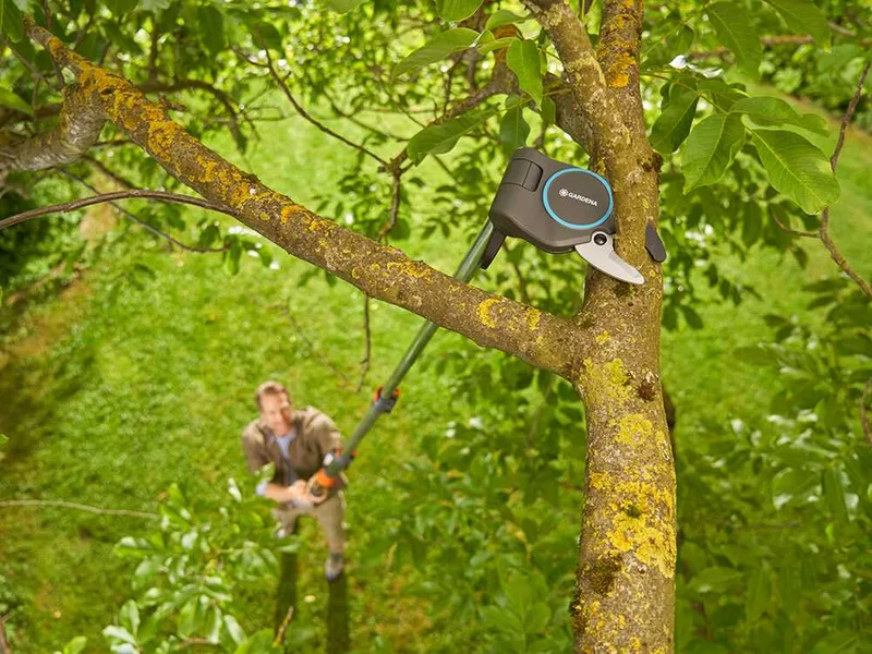 Gardena StarCut Pro L - Coupe-branches sur perche télescopique 175-400 cm + Scie avec lame de 34 cm - Ø32mm