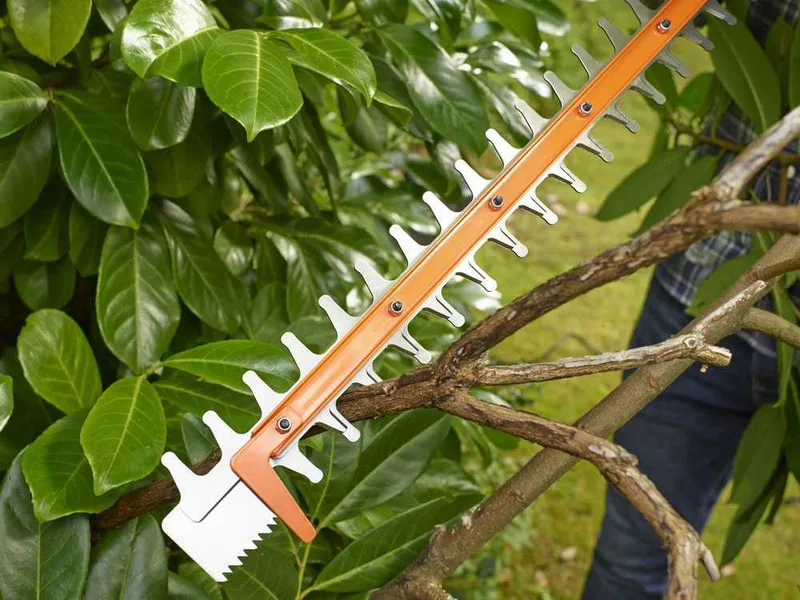 Black & Decker BEHTS401-QS - Taille-haie électrique avec lamier de 55 cm - 500W